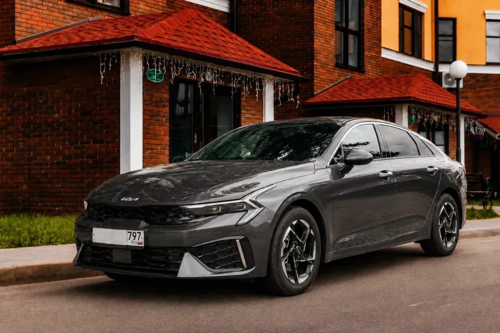 Прокат авто Kia K5 2025 года класса Средний в городе Москва от 7500 руб./сутки, передний привод, двигатель: бензин, объем 2.0 литра, страховка, без водителя, недорого - Prokatcom