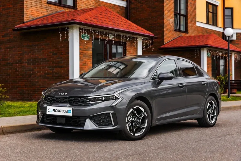 Прокат авто Kia K5 2025 года класса Средний в городе Москва от 7500 руб./сутки, передний привод, двигатель: бензин, объем 2.0 литра, страховка, без водителя, недорого - Prokatcom